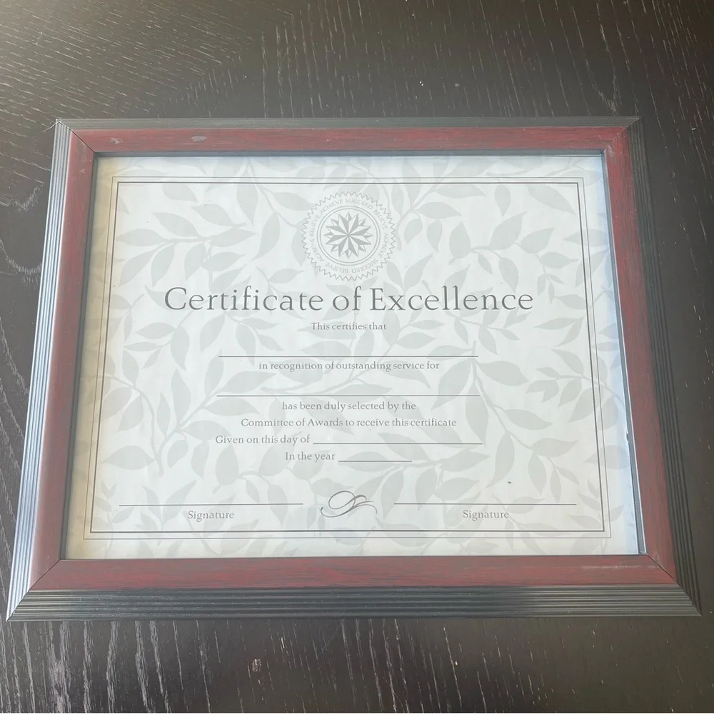 ✅ Plastic 8.5in x 11in certificate or document frame
